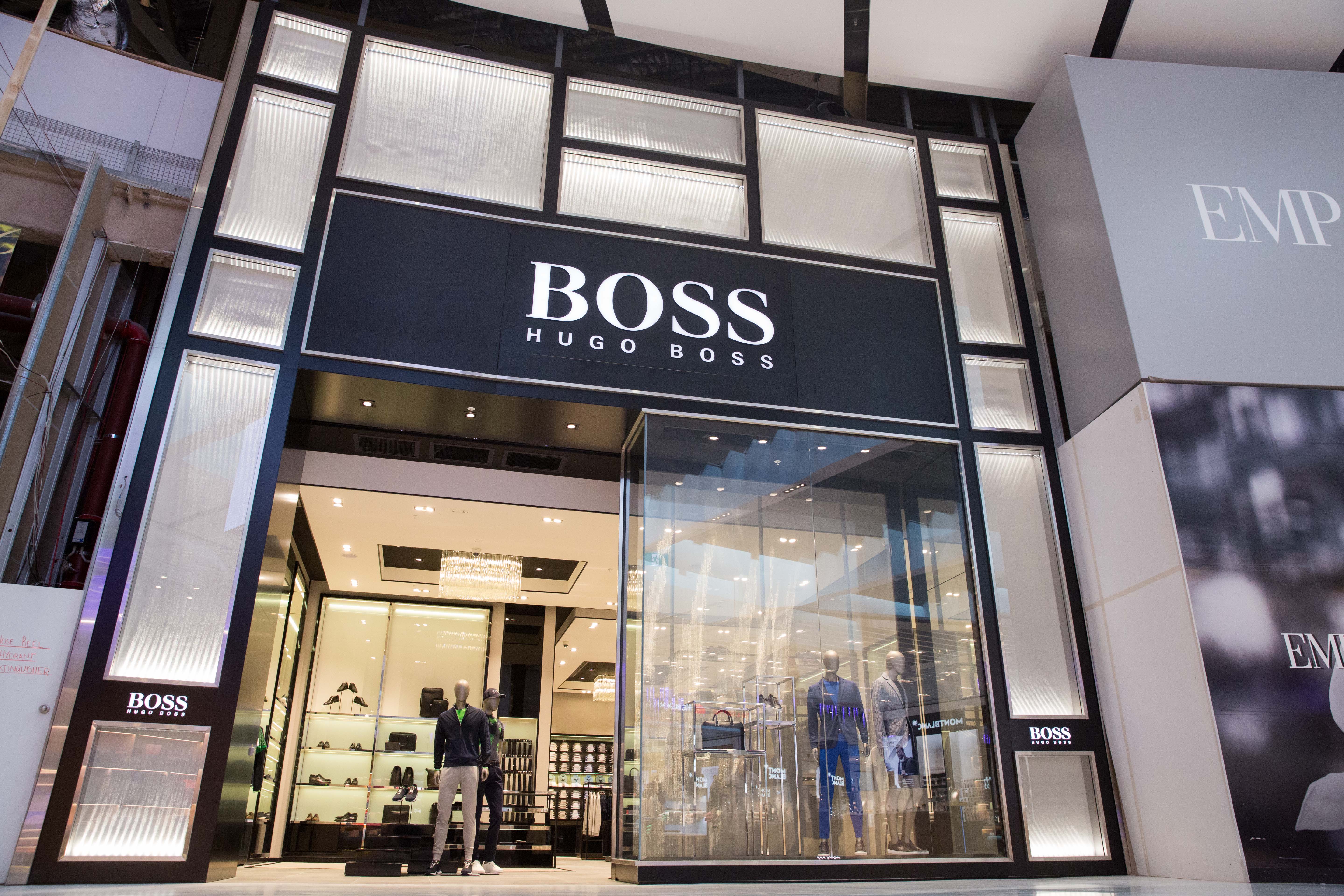 Магазин boss. 1 Бутик Хьюго босс. Boss Hugo Boss shop. Boss Hugo Boss Stores. Магазин Boss Hugo Boss.