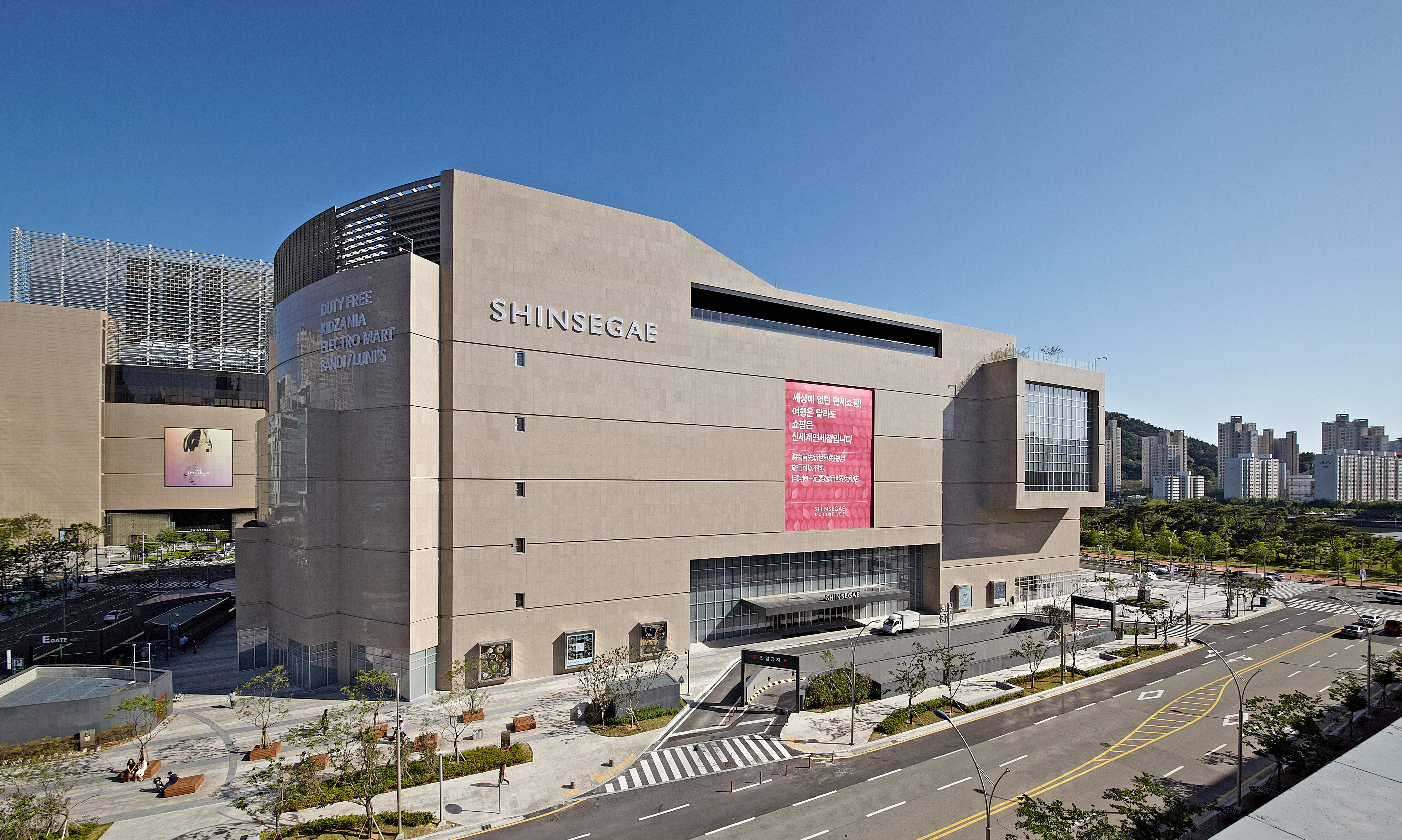 Shinsegae's online shopping mall to provide premium luxury goods