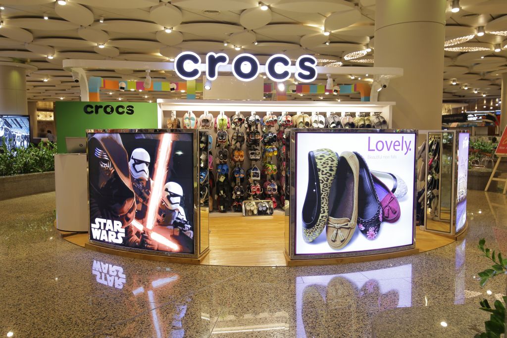 crocs outlet airport road