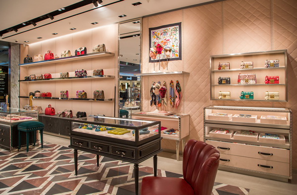 Gucci unveils new-look store at London Heathrow Terminal 4 : The Moodie ...