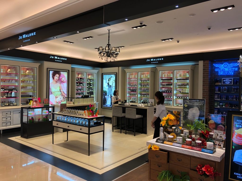 Groundbreaking moment: Estée Lauder begins work on new travel retail ...