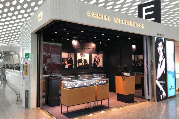 ozon input udstilling Daniel Wellington opens its first Chinese airport boutique - The Moodie  Davitt Report -The Moodie Davitt Report