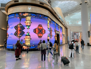 Image (and video) of the day: Louis Vuitton wows at Istanbul Airport - The Moodie Davitt Report ...