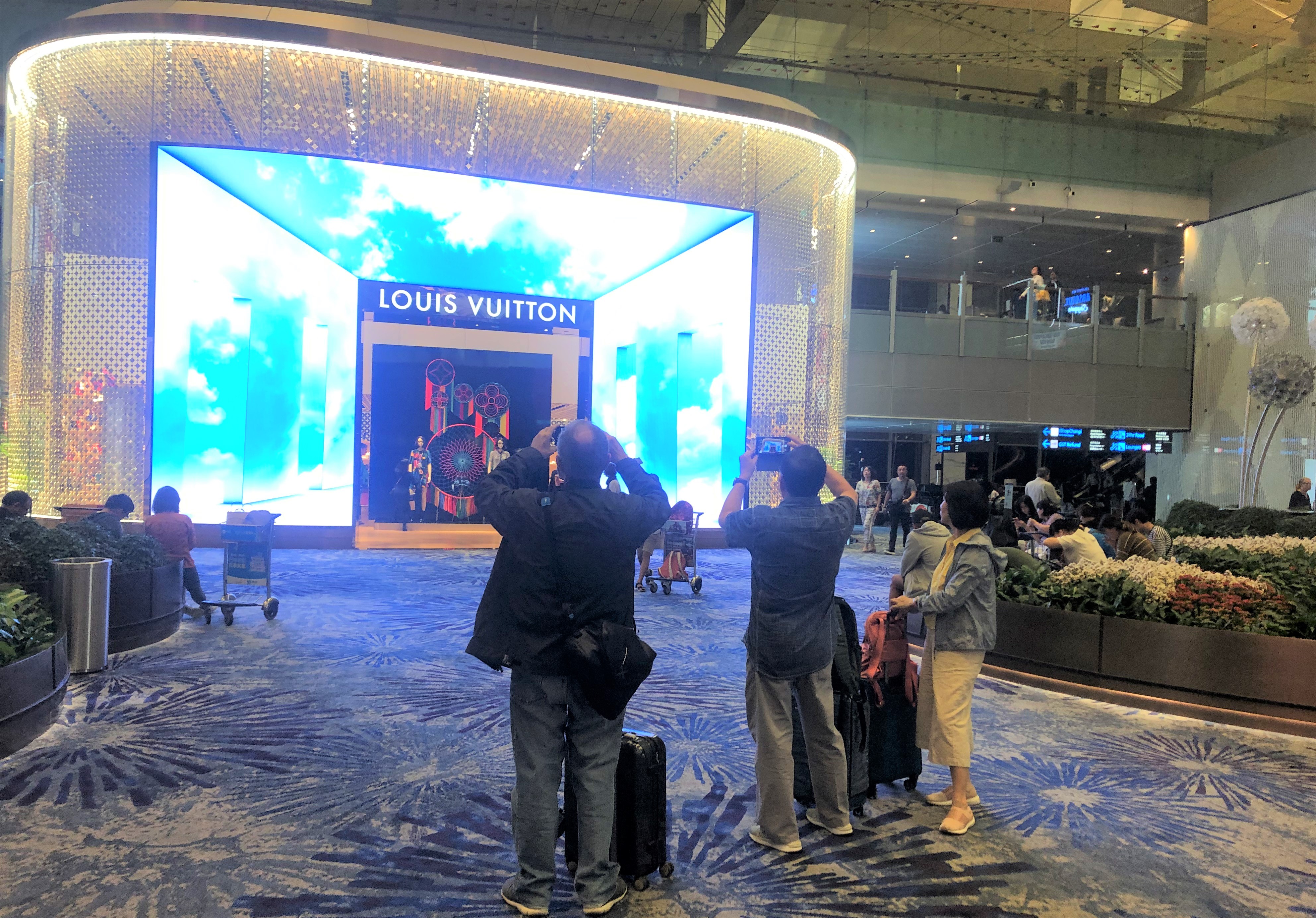 Louis Vuitton - Beijing Daxing Airport Store LED screen 