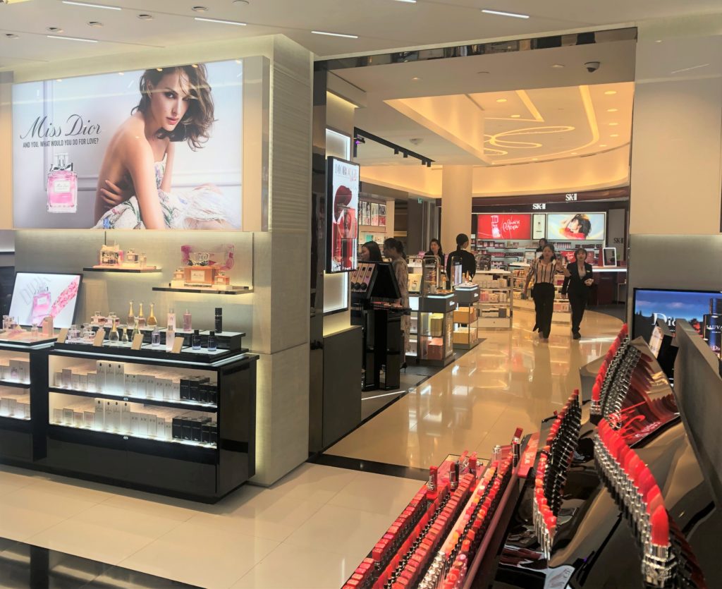 Duty Free Americas celebrates second phase of Venetian store opening in ...