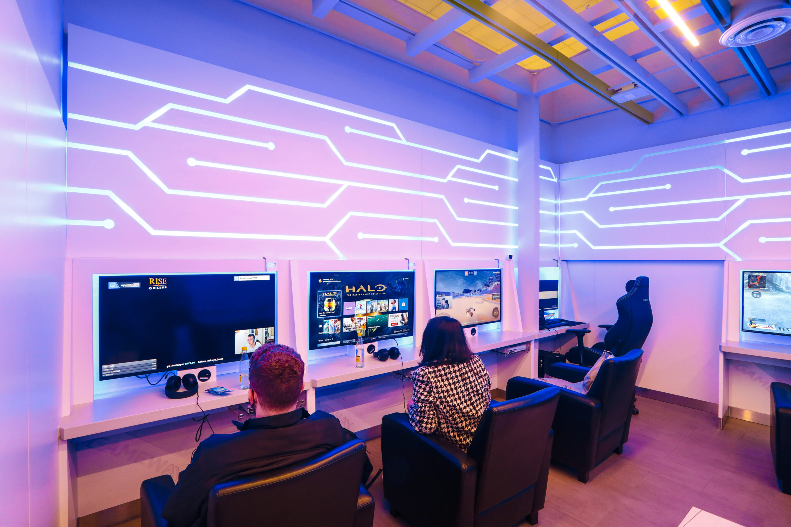 Video game lounge concept Gameway opens doors in LAX