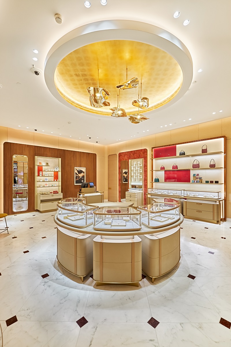 The first Louis Vuitton airport store with a digital entrance at