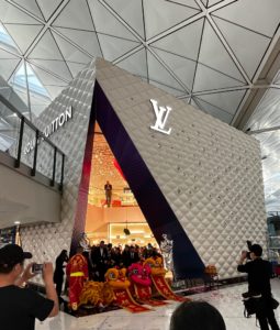 Dufry and Longchamp open Hong Kong Airport boutique