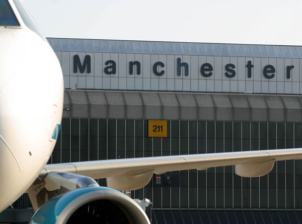 Manchester_airport_signage_0813_600