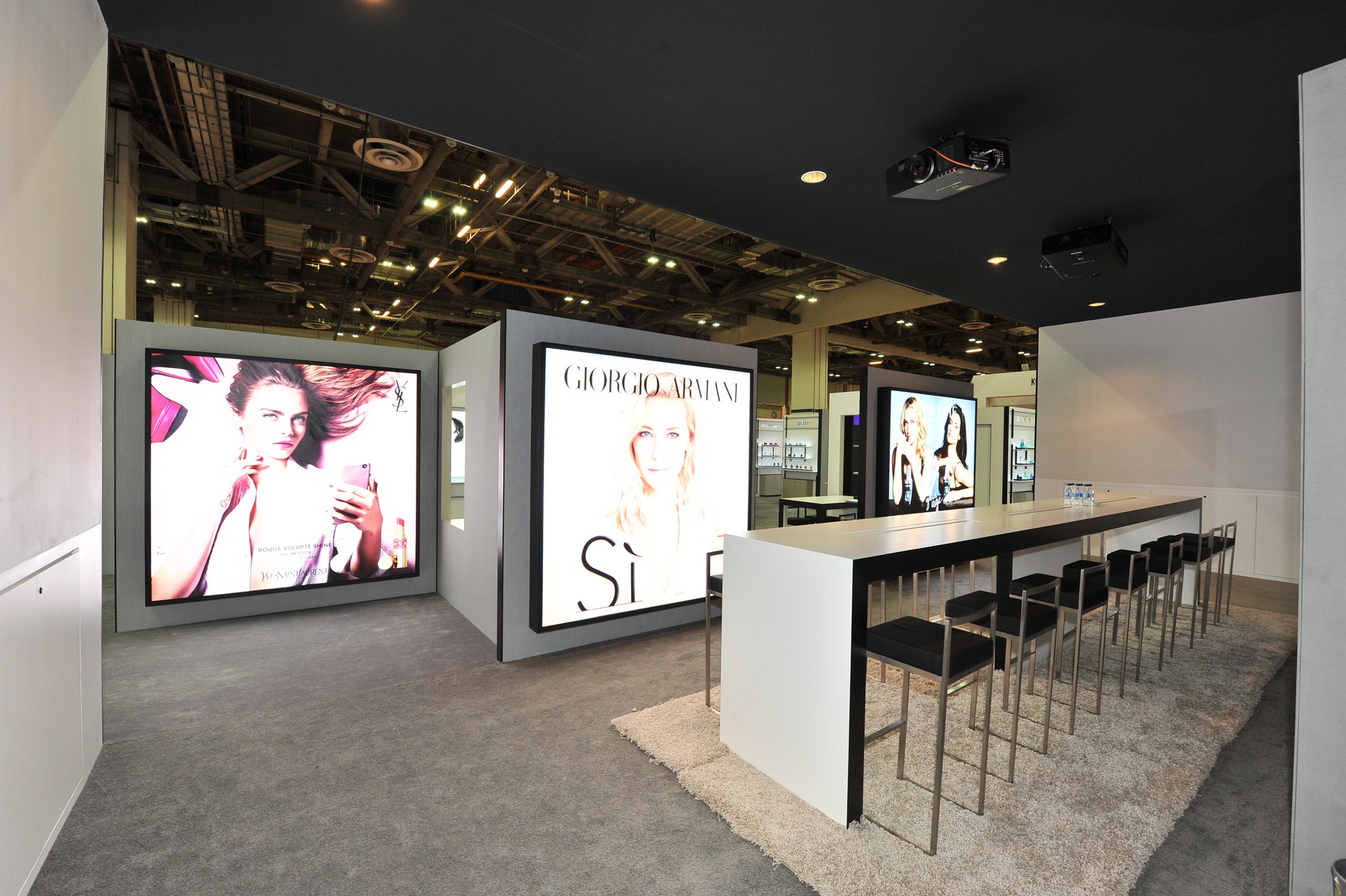 The long bar in the atrium: designed for informal discussions