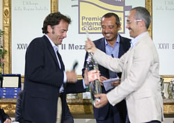 Pictured from left: Award-winning journalist Giovanni Di Lorenzo, editor-in-chief of Die Zeit; Franco Di Mare of Rai TV; and Giovanni Savio of Distilleria Bottega 