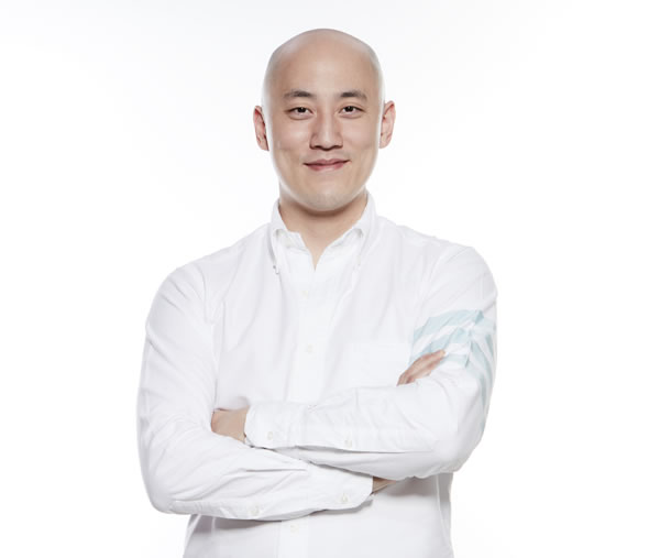 The store opening was a proud moment for Doosan Corporation Senior Vice President and Retail & Duty Free CSO Seowon Park