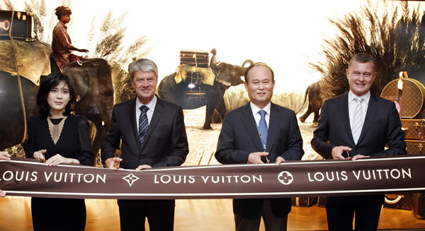 Louis Vuitton makes spectacular airport debut at Incheon : Moodie Davitt  Report