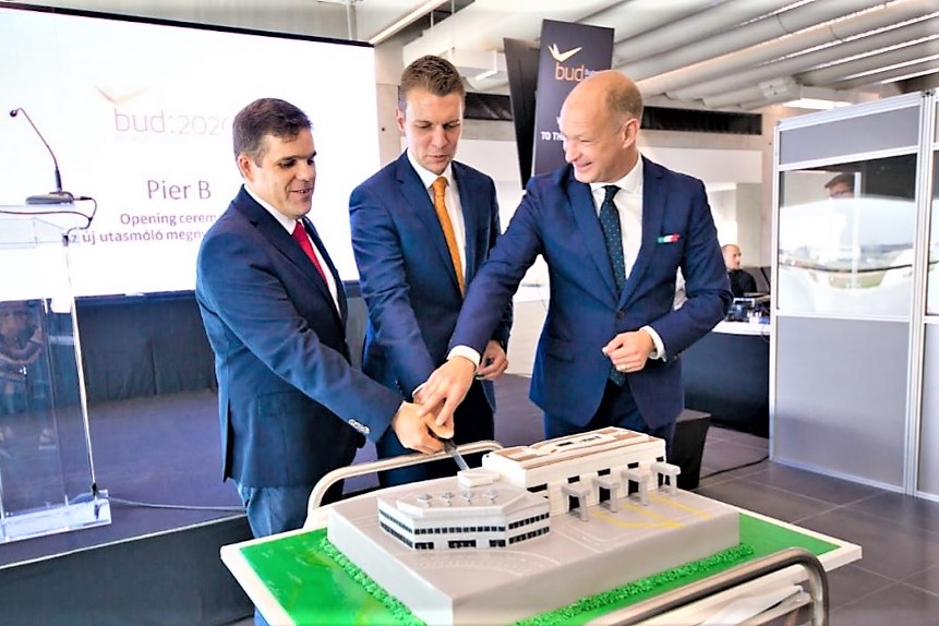 KÉSZ Technical Deputy CEO László Szalados; Hungarian State Secretary Tamás Menczer; and Budapest Airport CEO Jost Lammers