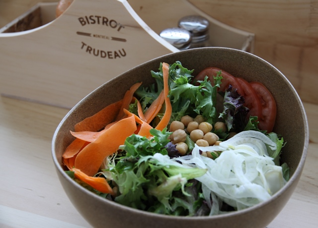 Bistrot_YUL_HMSHost_Salad_Bowl