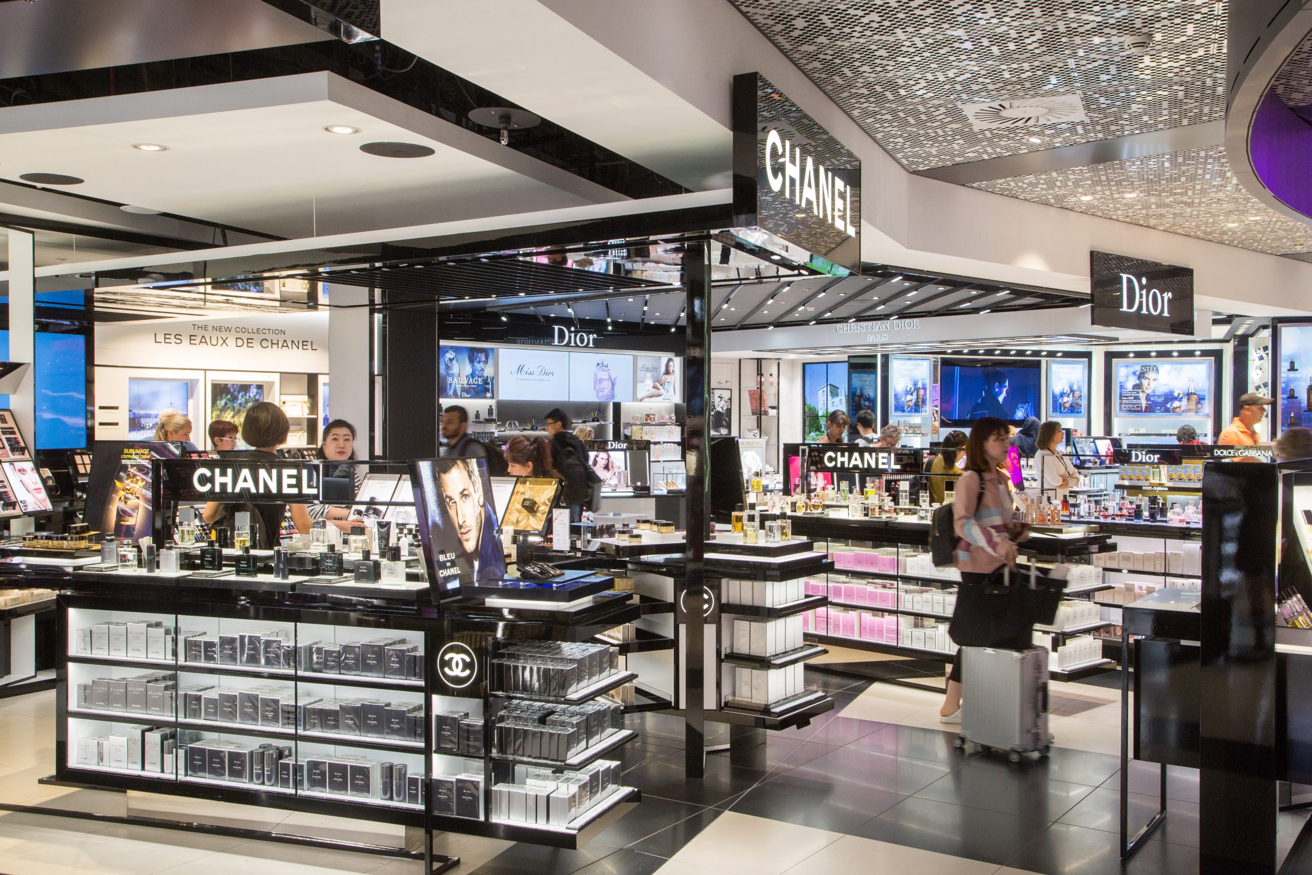 Dufry unveils latest new generation airport store with ambitious London ...