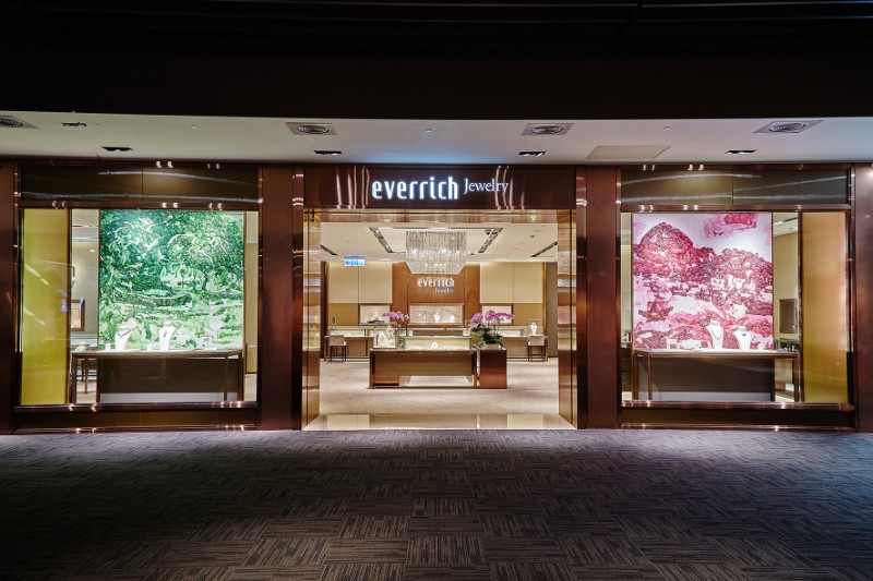 everrich-jewelry-with-display-windows-by-taiwanese-artist