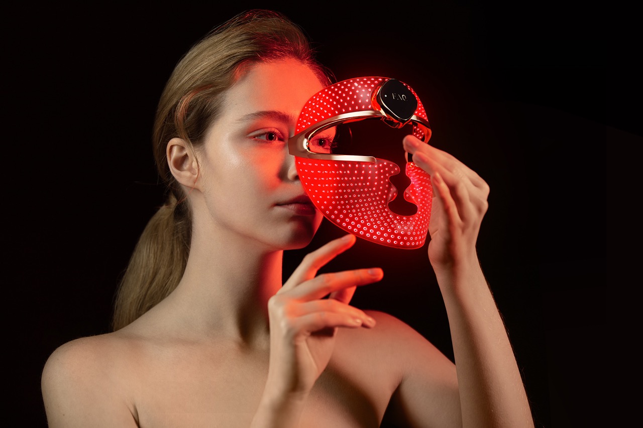 Masking made easy” — Foreo unveils FAQ 200 anti-ageing device : Moodie  Davitt Report