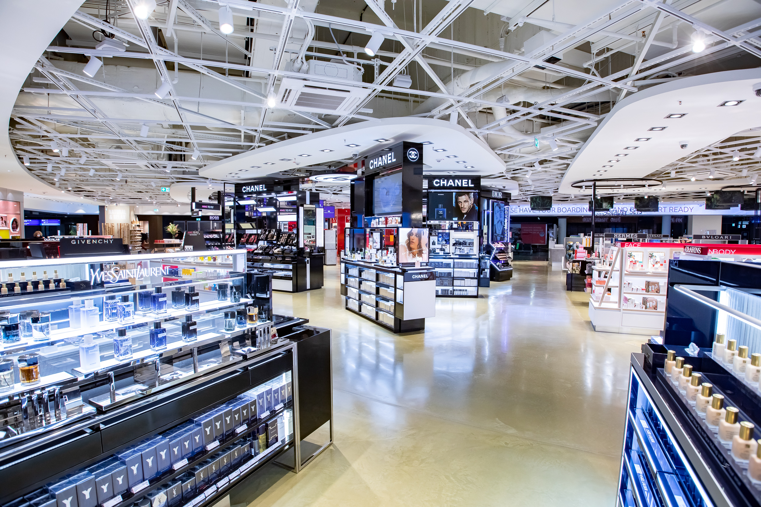 Frankfurt Airport Retail opens up “world of beauty” with digitally-enhanced  store : Moodie Davitt Report