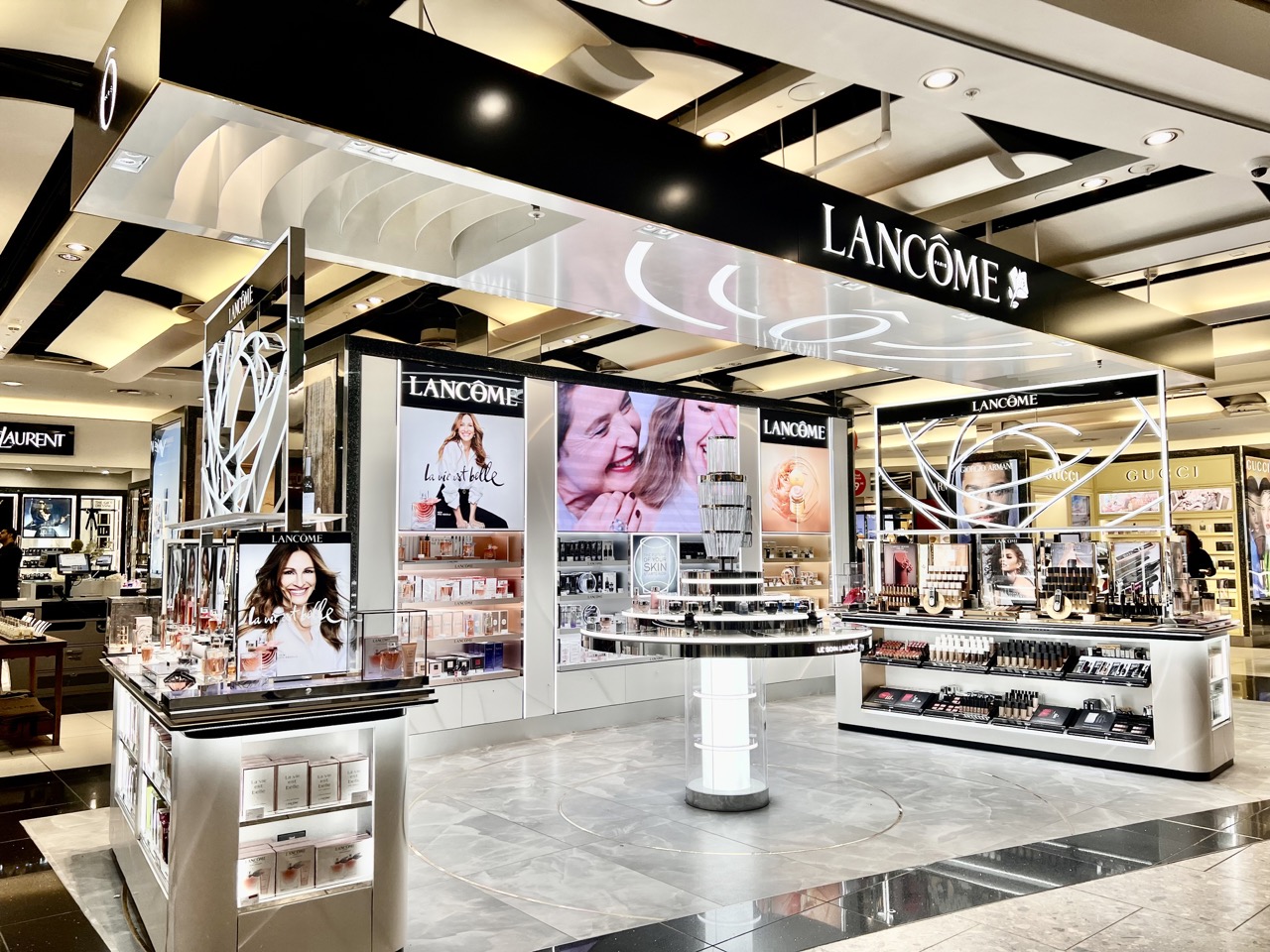 The Lancôme rose finds a home at Heathrow with World Duty Free : Moodie  Davitt Report