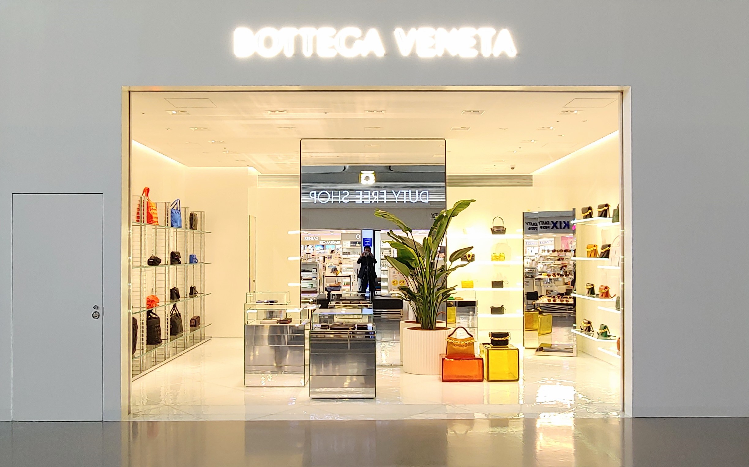 Duty free discount bottega veneta