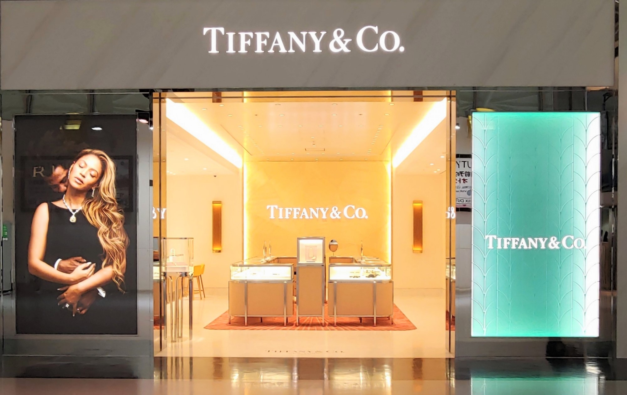 Tiffany and discount co bondi hours