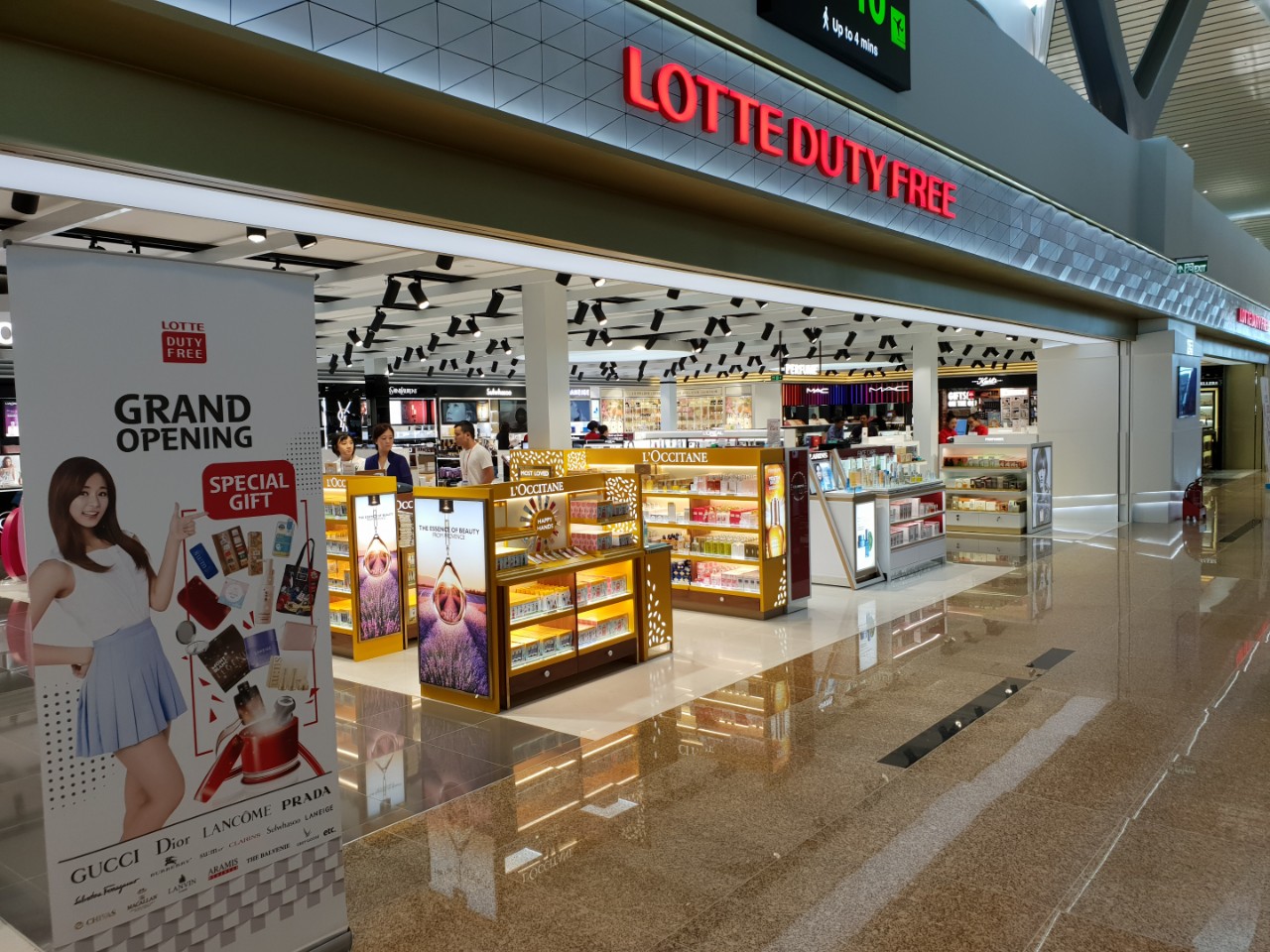 Chinese and Russian business key to success as Lotte Duty Free opens at Cam  Ranh International Airport in Vietnam : Moodie Davitt Report