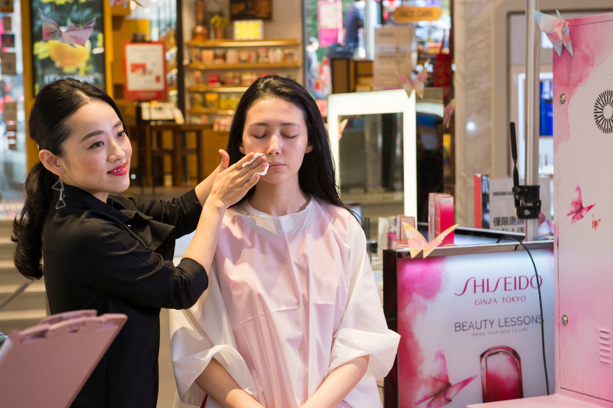 SHISEIDO Top Beauty Specialist Mika Kadoya is invited to perform skincare and makeup demonstration for the first time at the DFS & SHISEIDO event at T Galleria Beauty by DFS in Causeway Bay on 16 February 2017 in Hong Kong, China. Photo by Marcio Rodrigo Machado / studioEAST