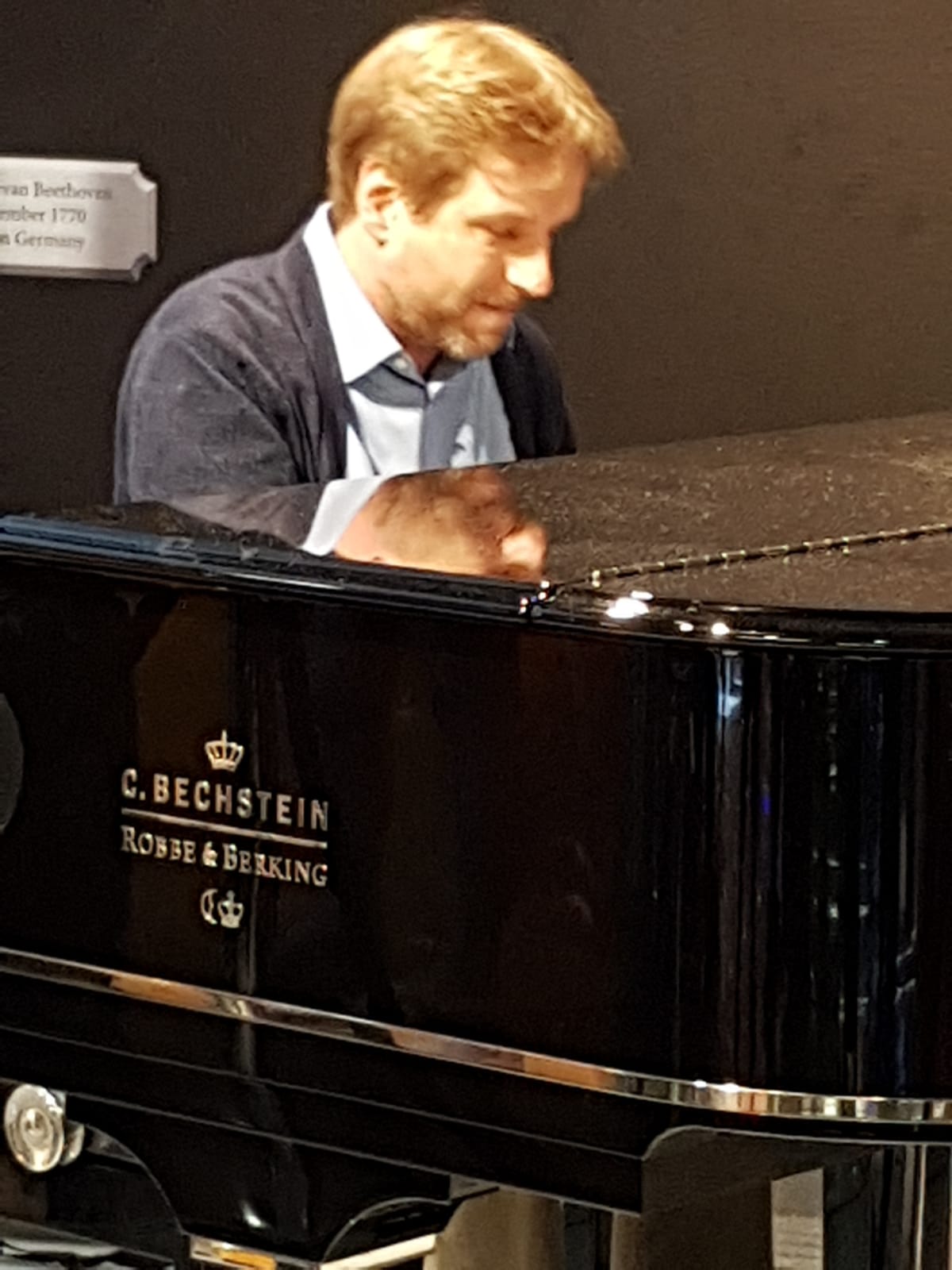 Live pianist on Bechstien piano at Frankfurt Airport T1, Hall B, August 2018