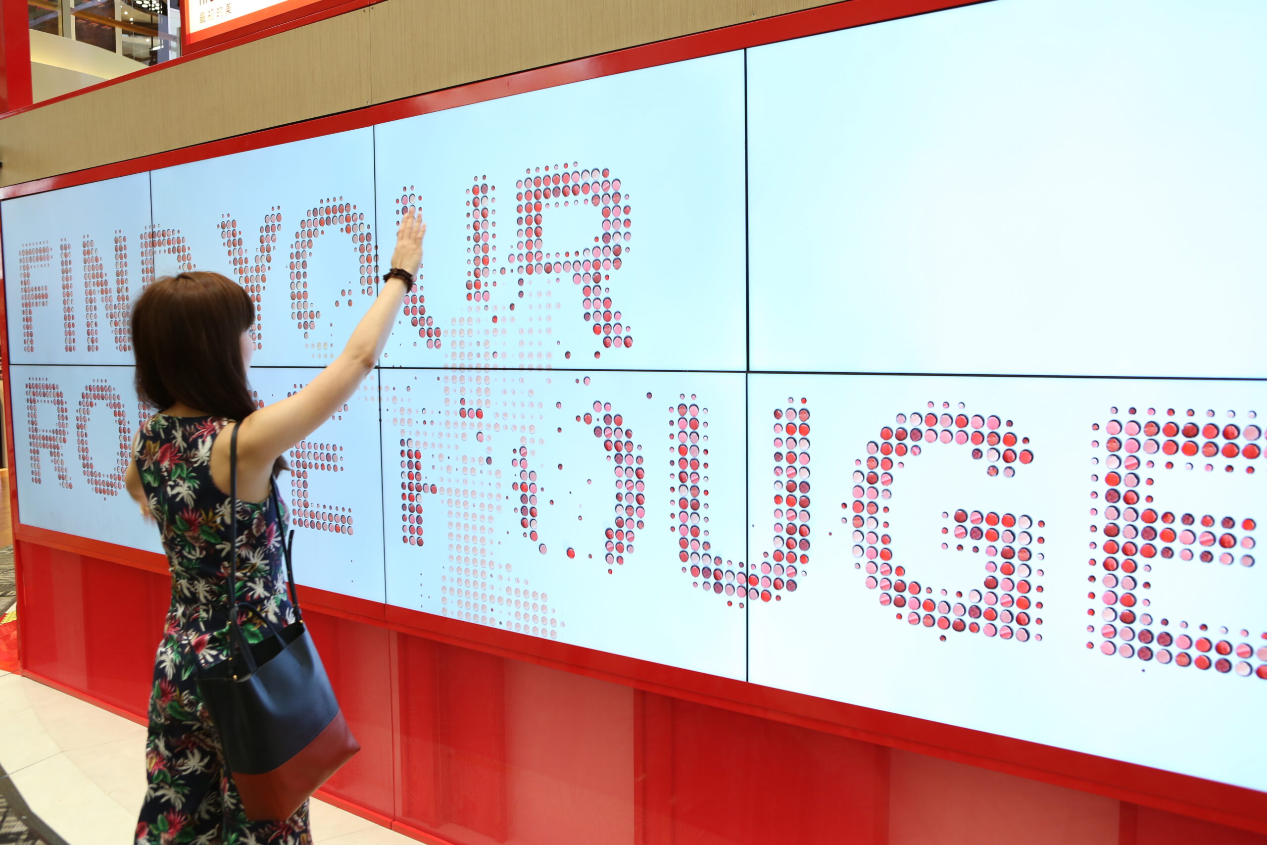 Shiseido Rouge Rouge Changi T3 - motion-sensing digital wall