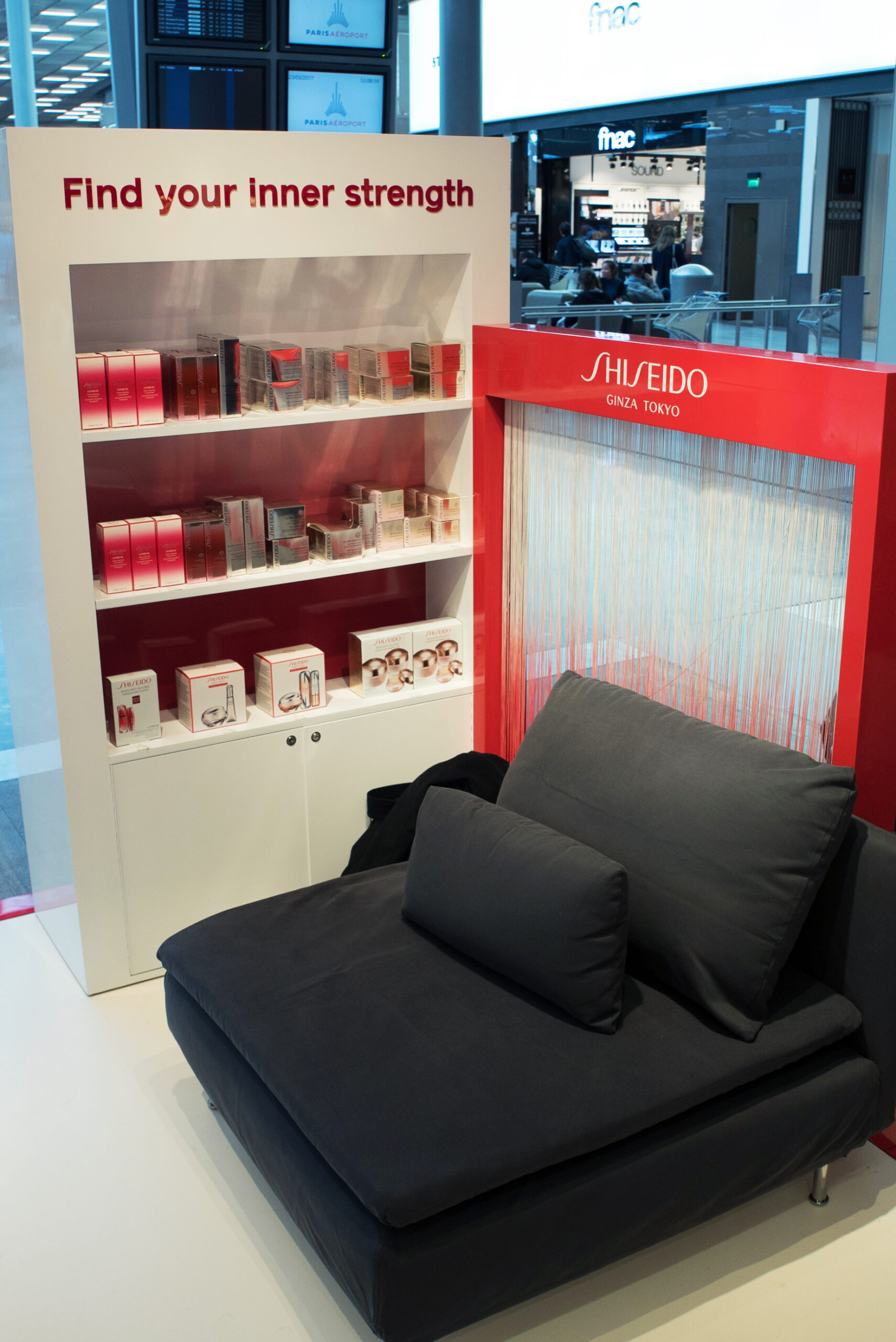 The seating area offers privacy and a chance for travellers to seek advice from one of the on-hand Shiseido Beauty Consultants 