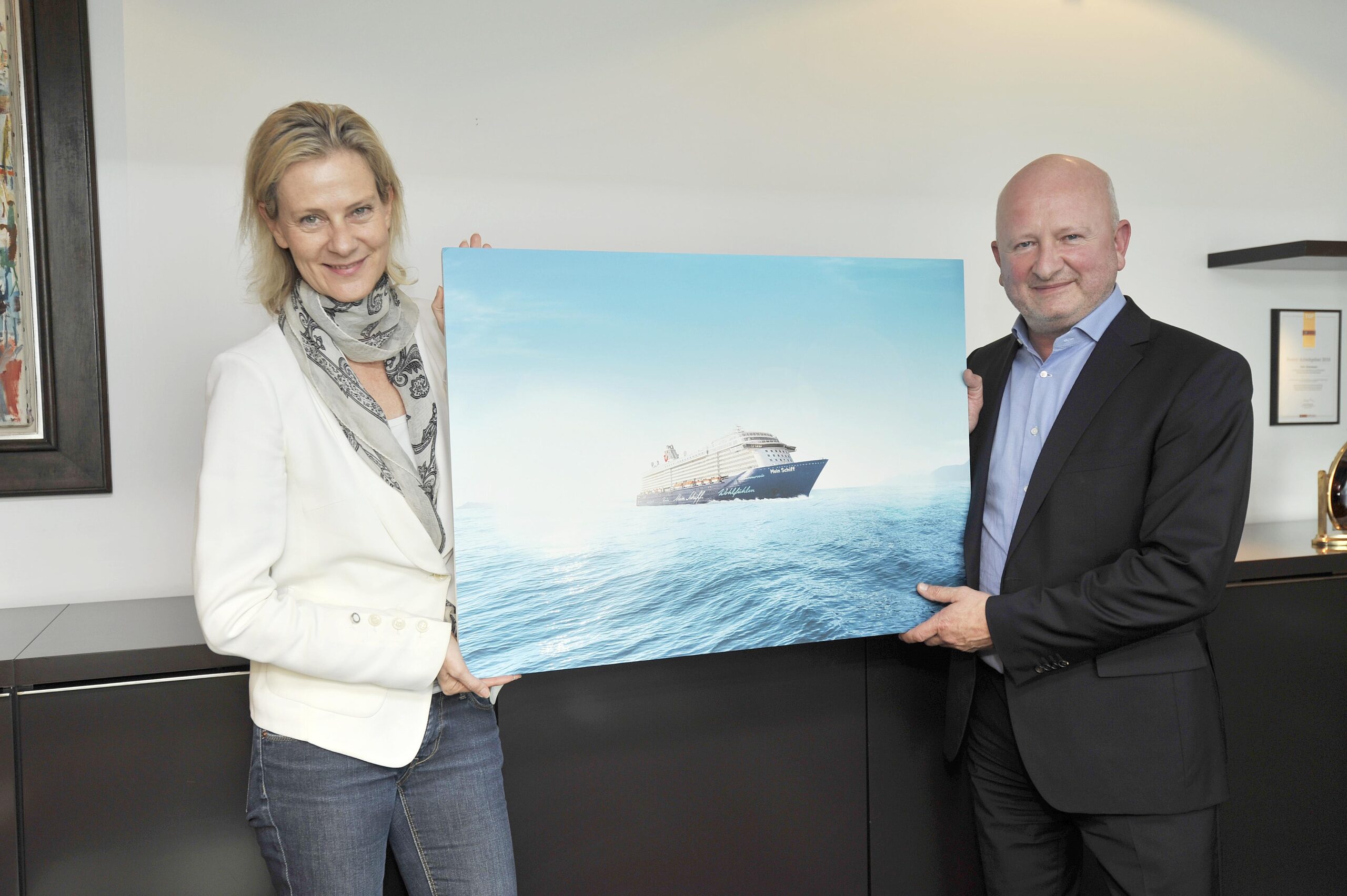 TUI Cruises CEO Wybcke Meier and Gebr Heinemann Executive Director Retail Raoul Spanger plan the future of their retail partnership after signing the extension (Photo: Patrick Piel)