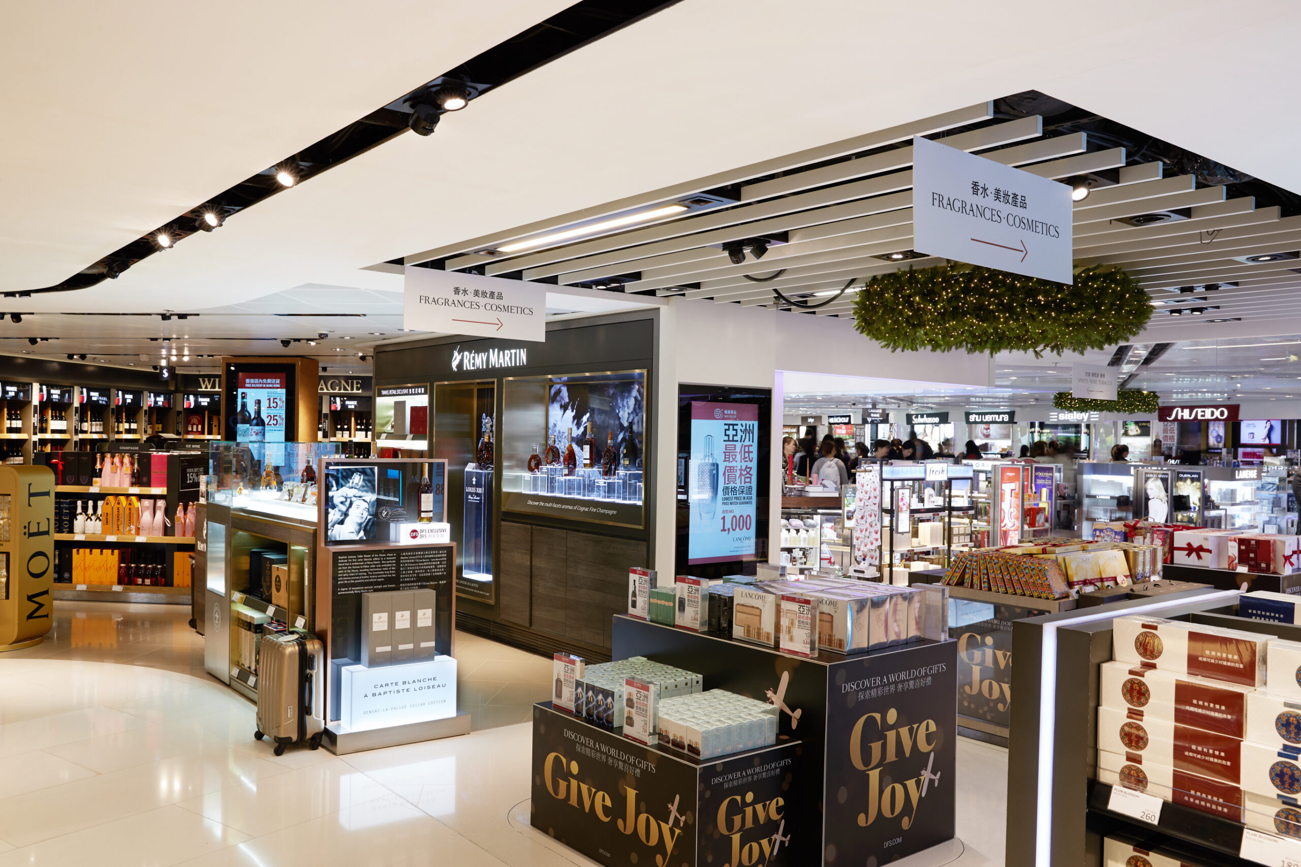 HKIA dfs-group-introduces-four-newly-upgraded-shopping-spaces-inside-hong-kong-international-airport