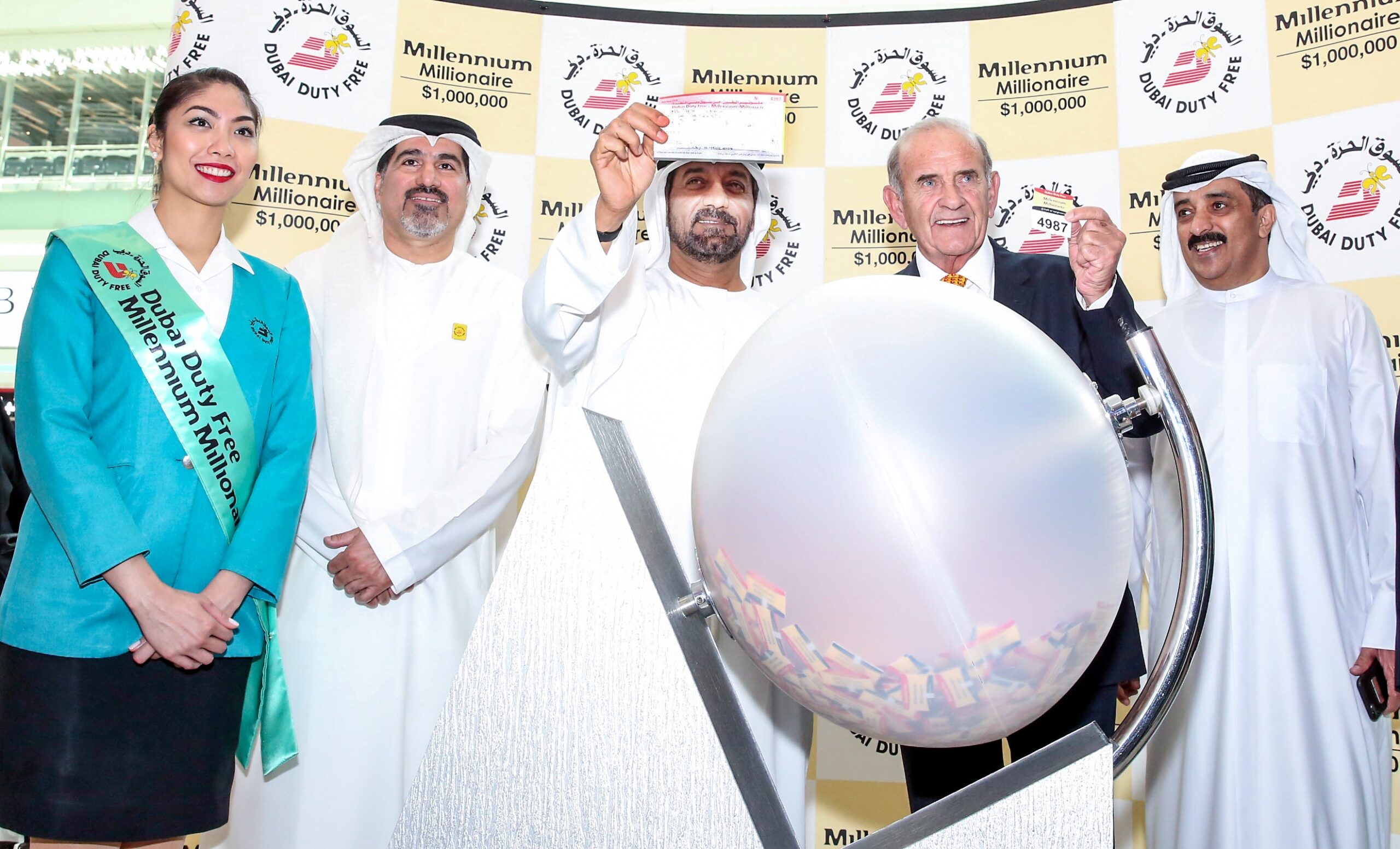 hh-sheikh-ahmed-along-with-ddf-da-official-at-the-us1-million-draw-concourse-d-official-opening