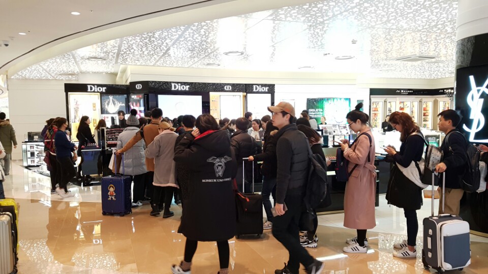 kakaotalk_dior-crowds