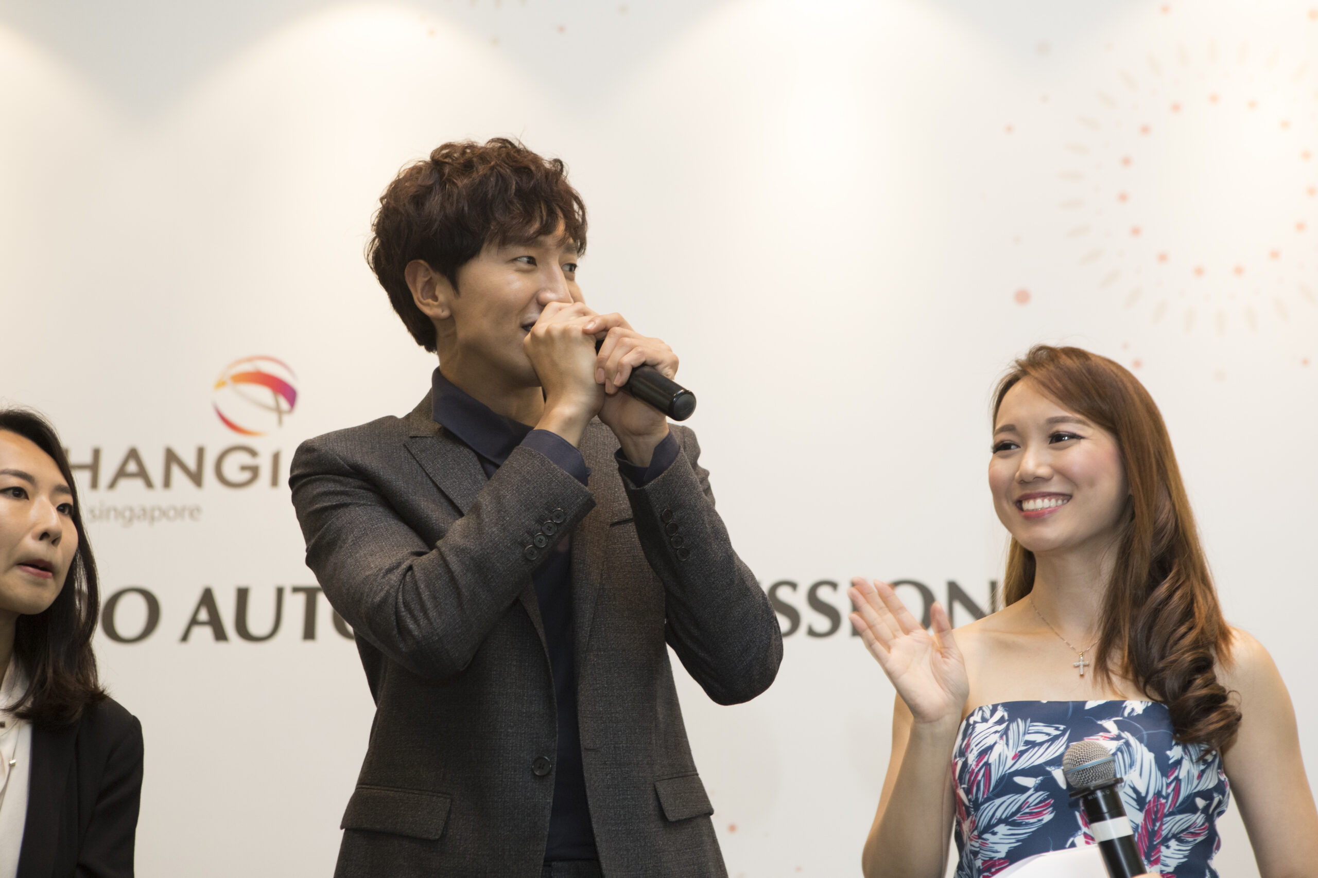 shilla-beauty-loft-1st-anniversary-lee-kwang-soo-autograph-event-6