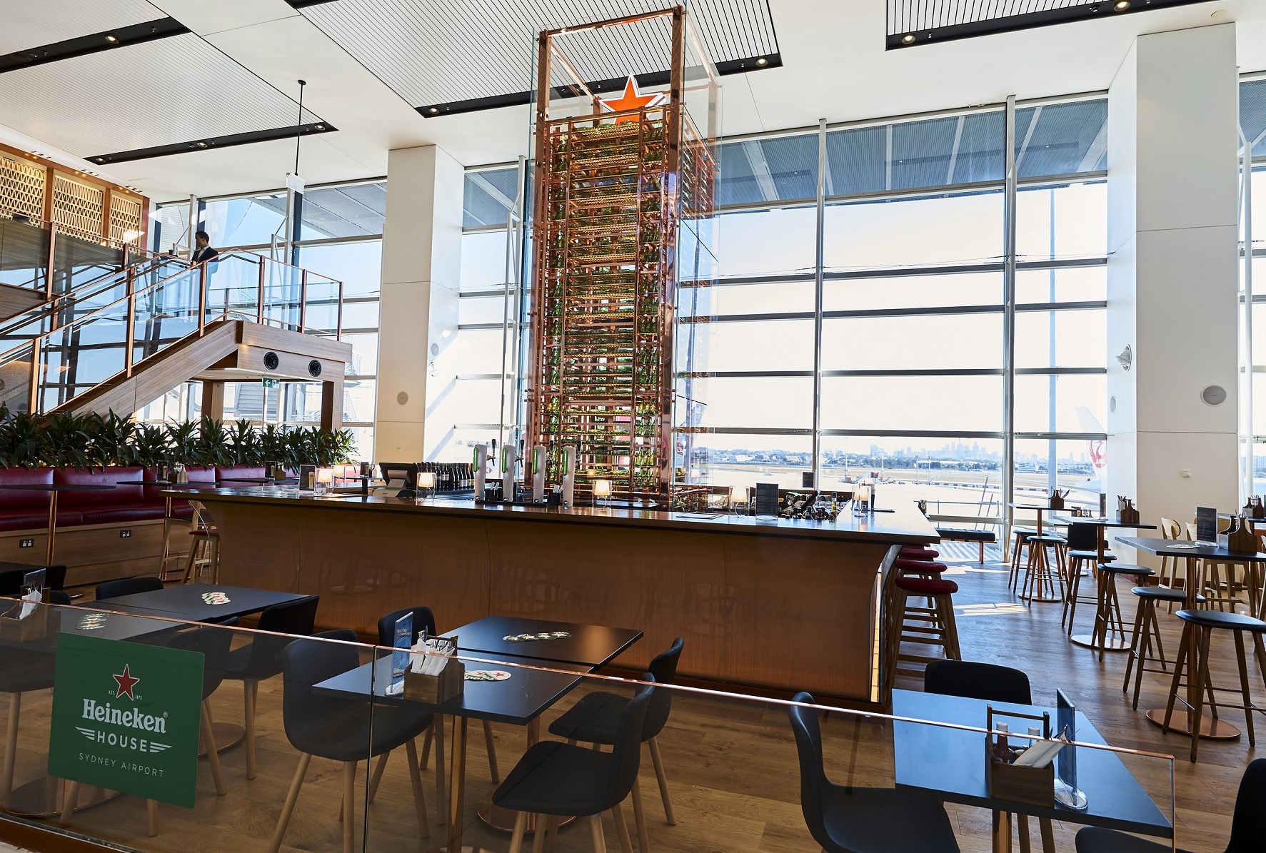 sydney-airport-t1-international-terminal-heineken-house
