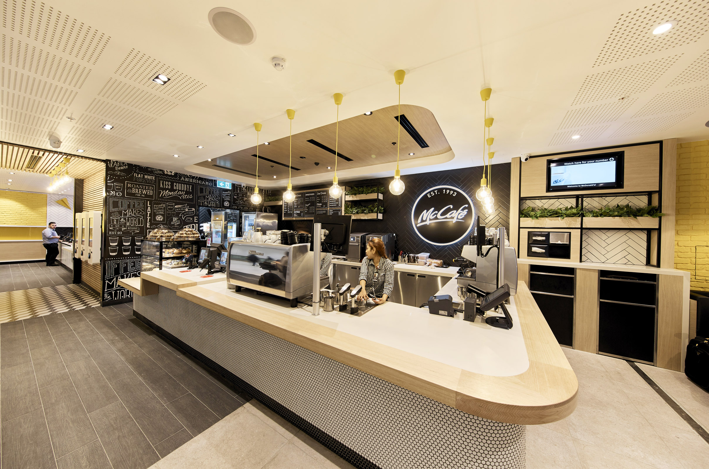 sydney-airport-t1-international-terminal-mcdonalds-new-look-mccafe