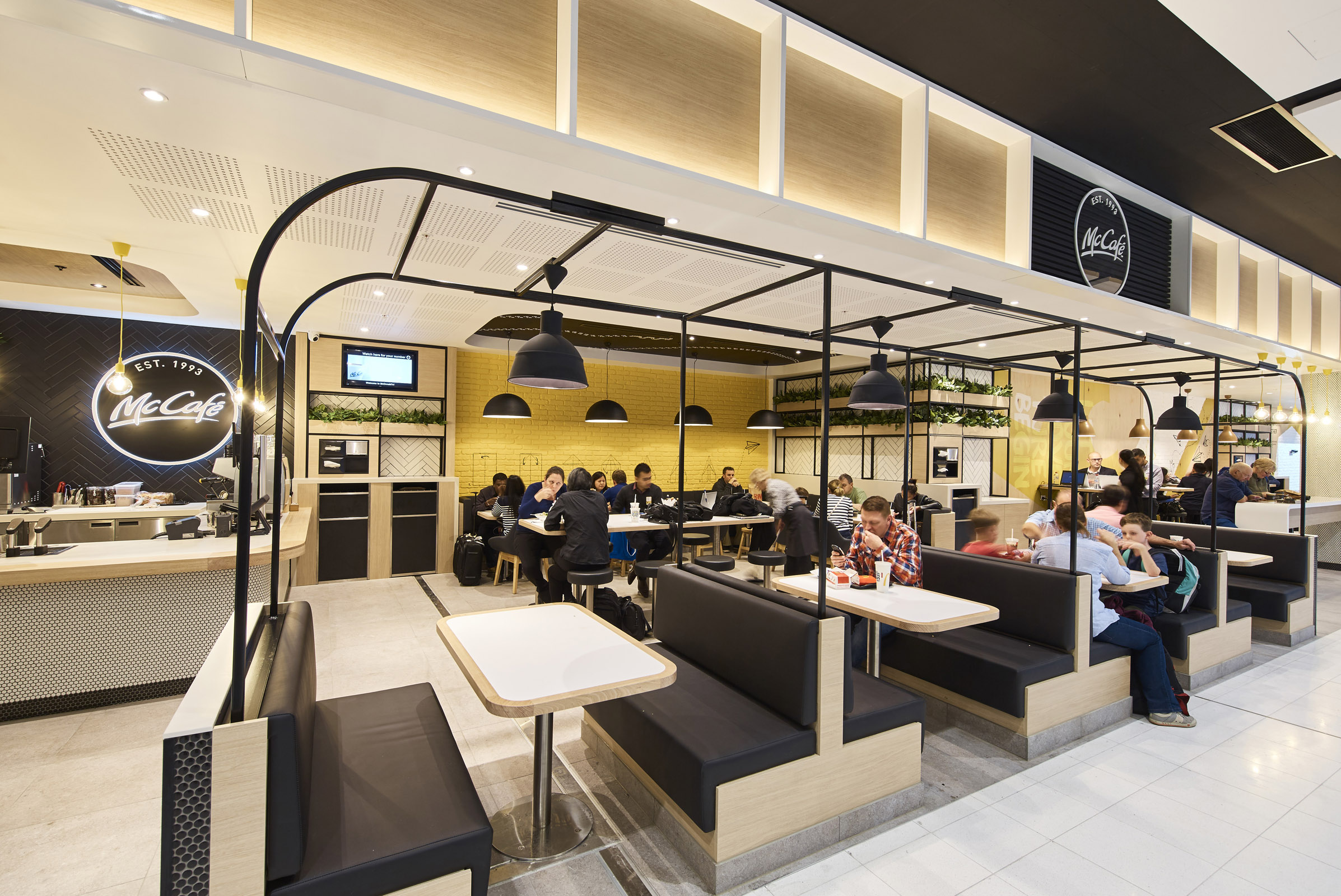 sydney-airport-t1-international-terminal-mcdonalds-new-look-booths