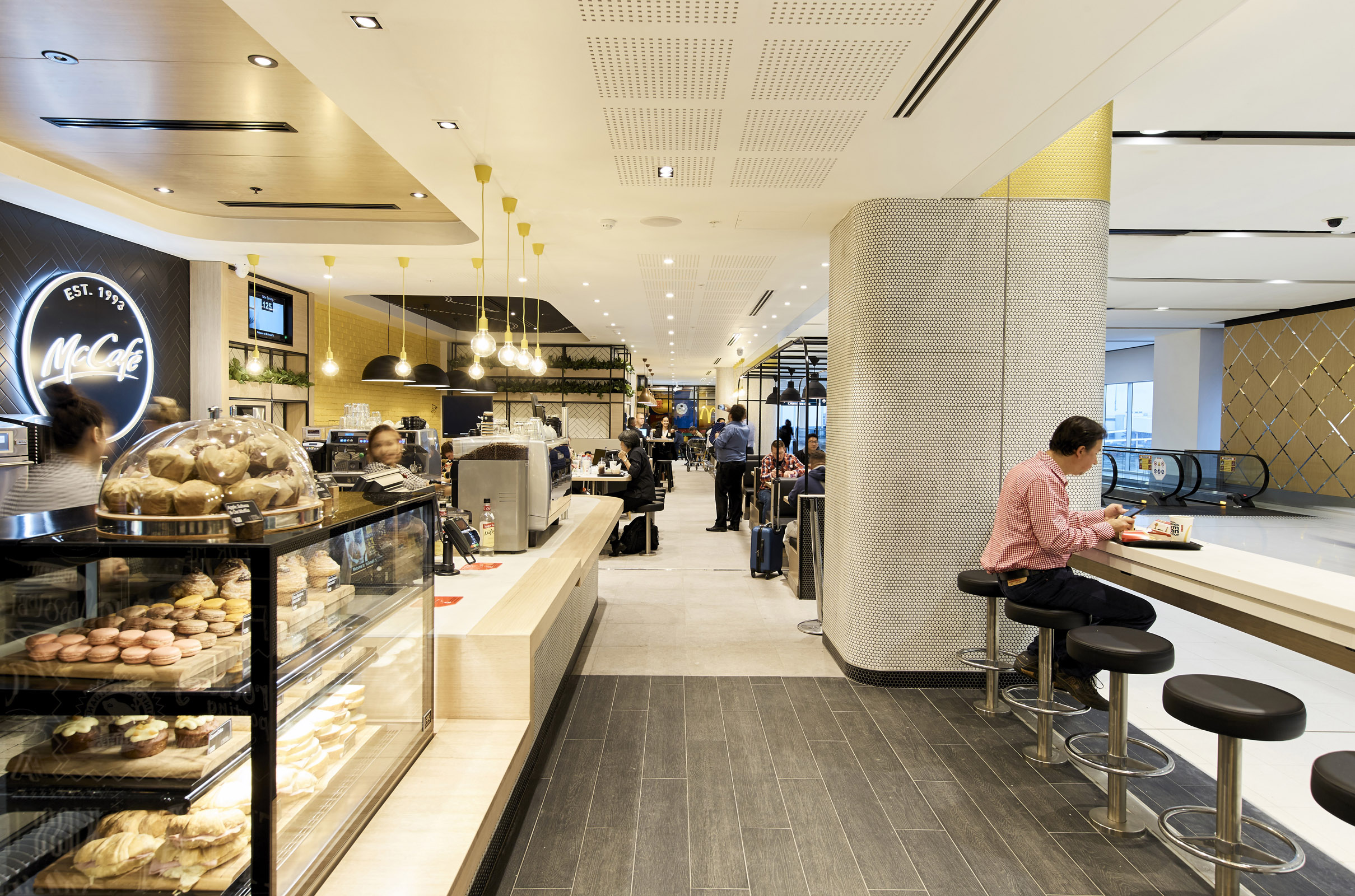 sydney-airport-t1-international-terminal-mcdonalds-new-look-interior