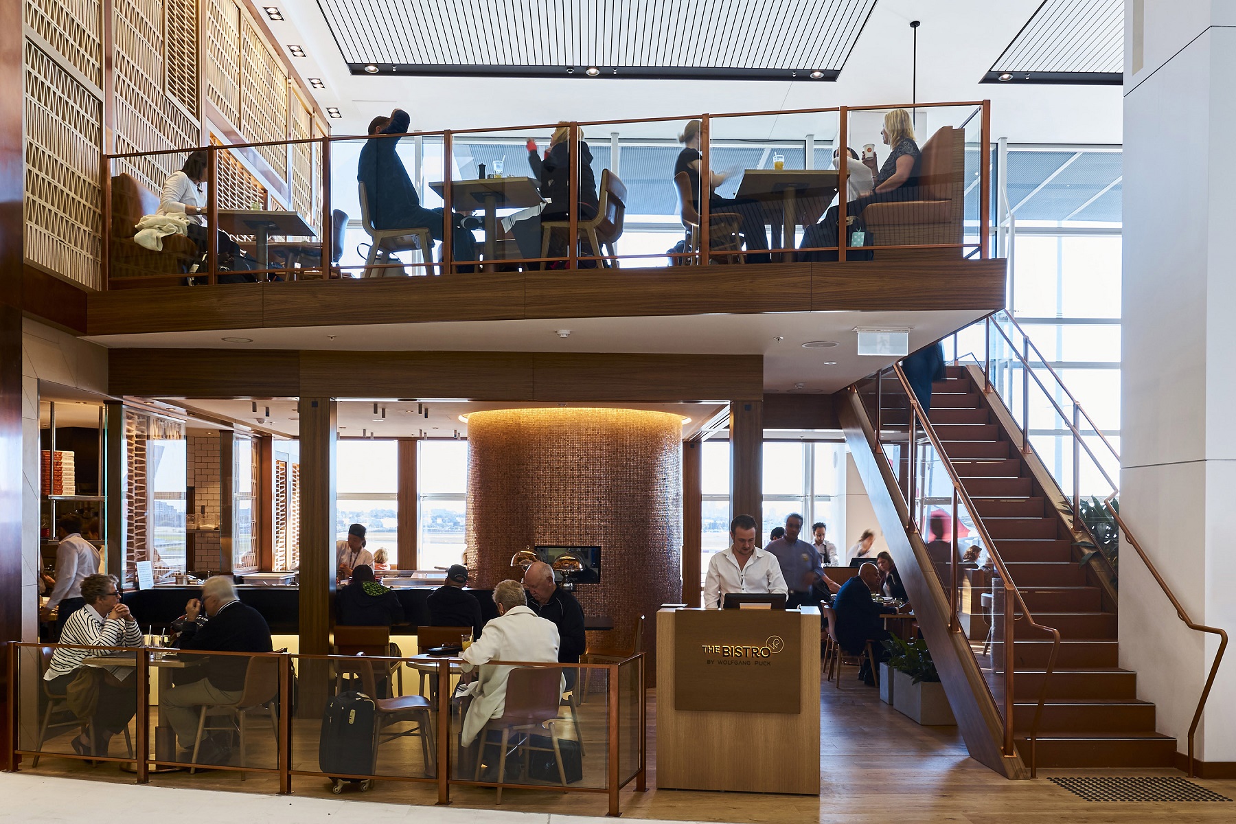 sydney-airport-t1-international-terminal-the-bistro-by-wolfgang-puck