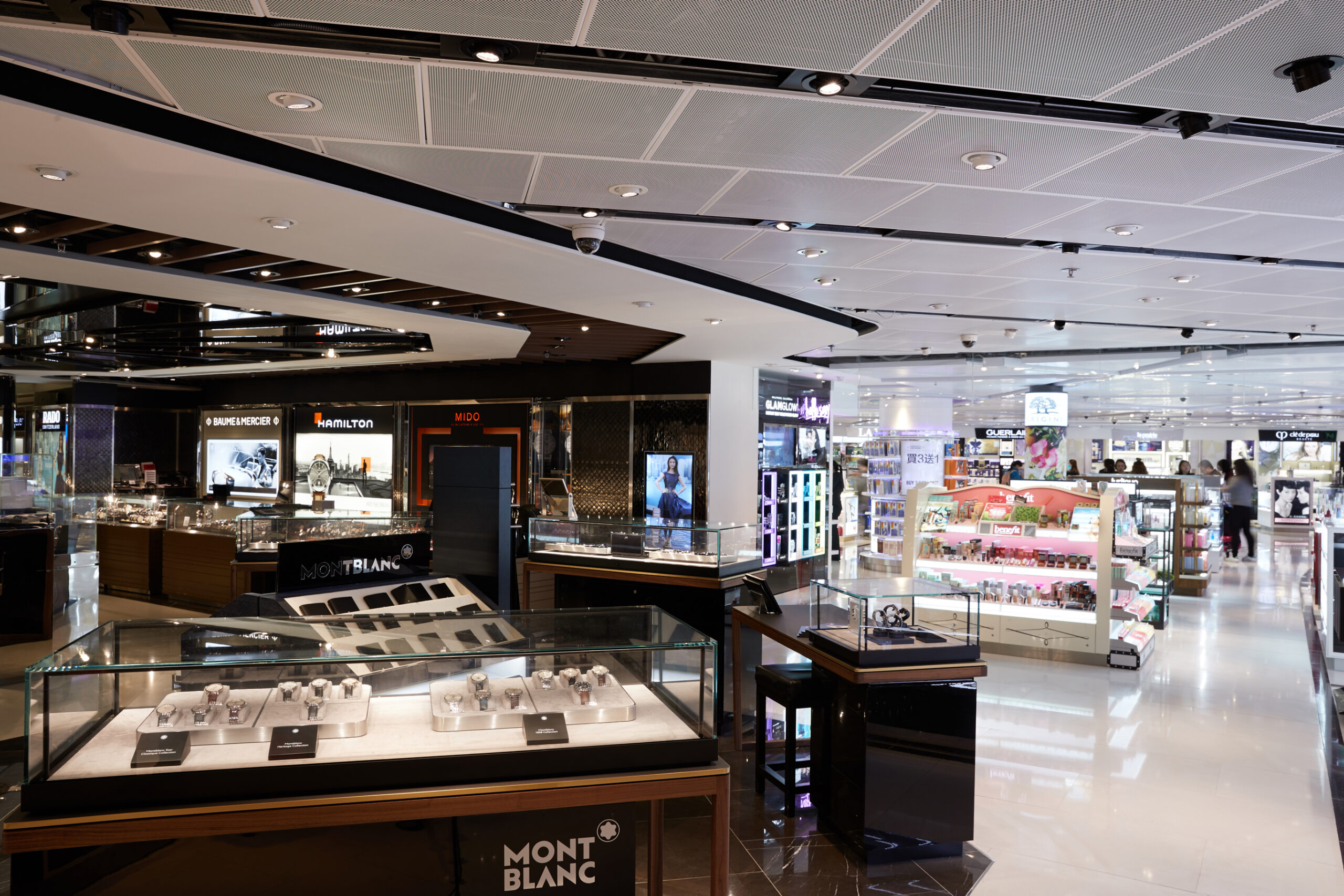 travelers-can-now-discover-an-expanded-assortment-of-brands-and-exclusive-products-at-dfs-boutiques-in-the-departures-east-hall-north-and-departures-east-hall-south