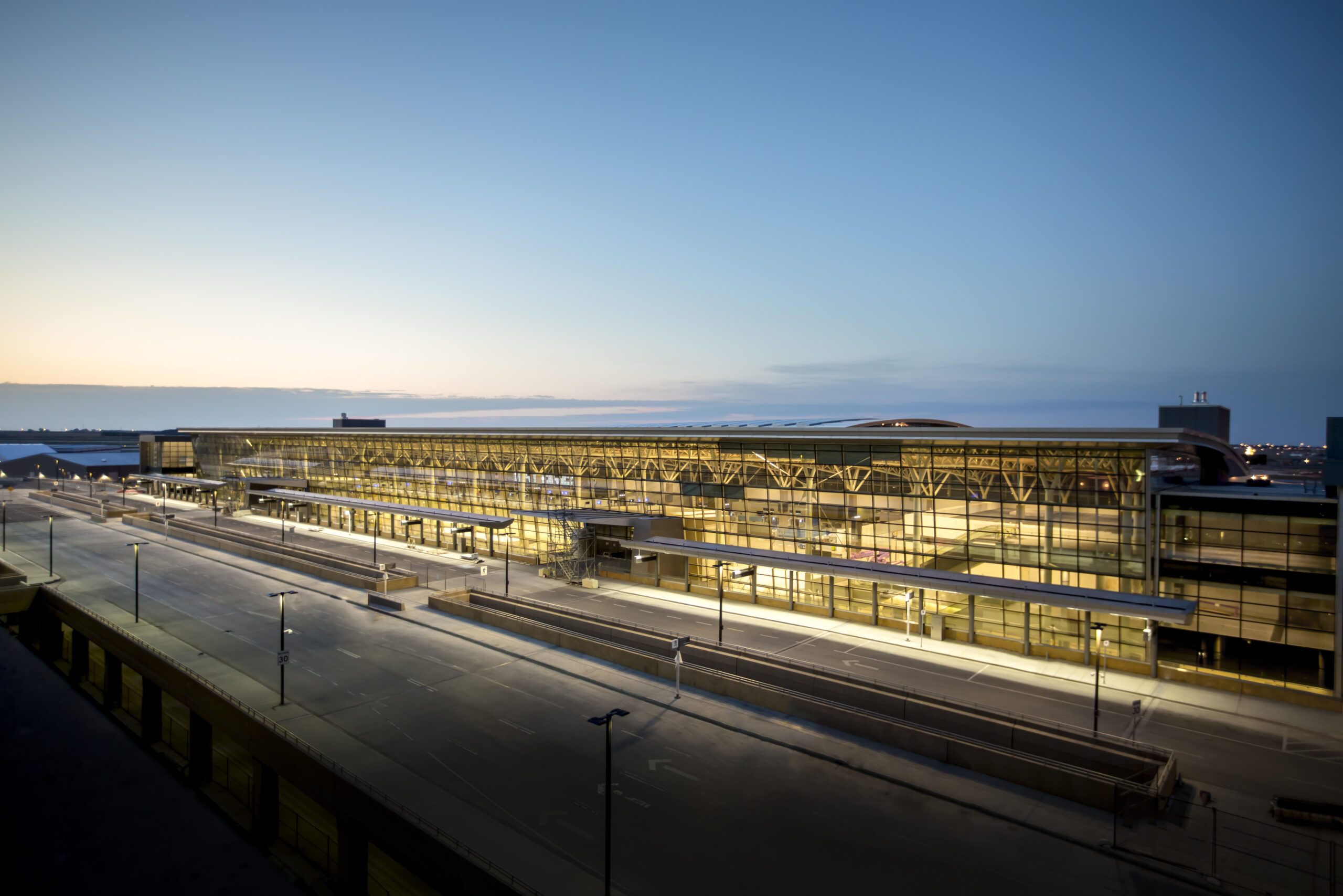 yyc-international-terminal-exterior_roadway-side