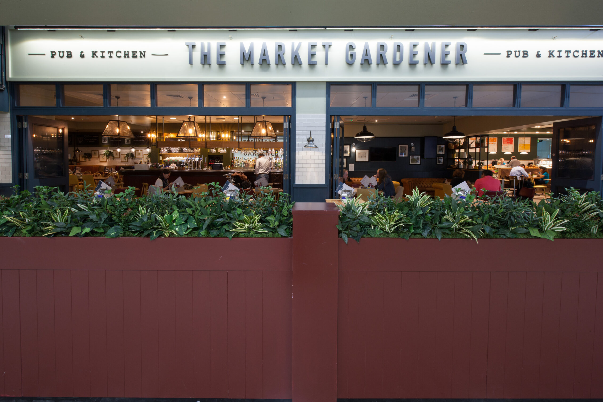 Giraffe and Market Gardener, Heathrow , Terminal 3 arrivals.