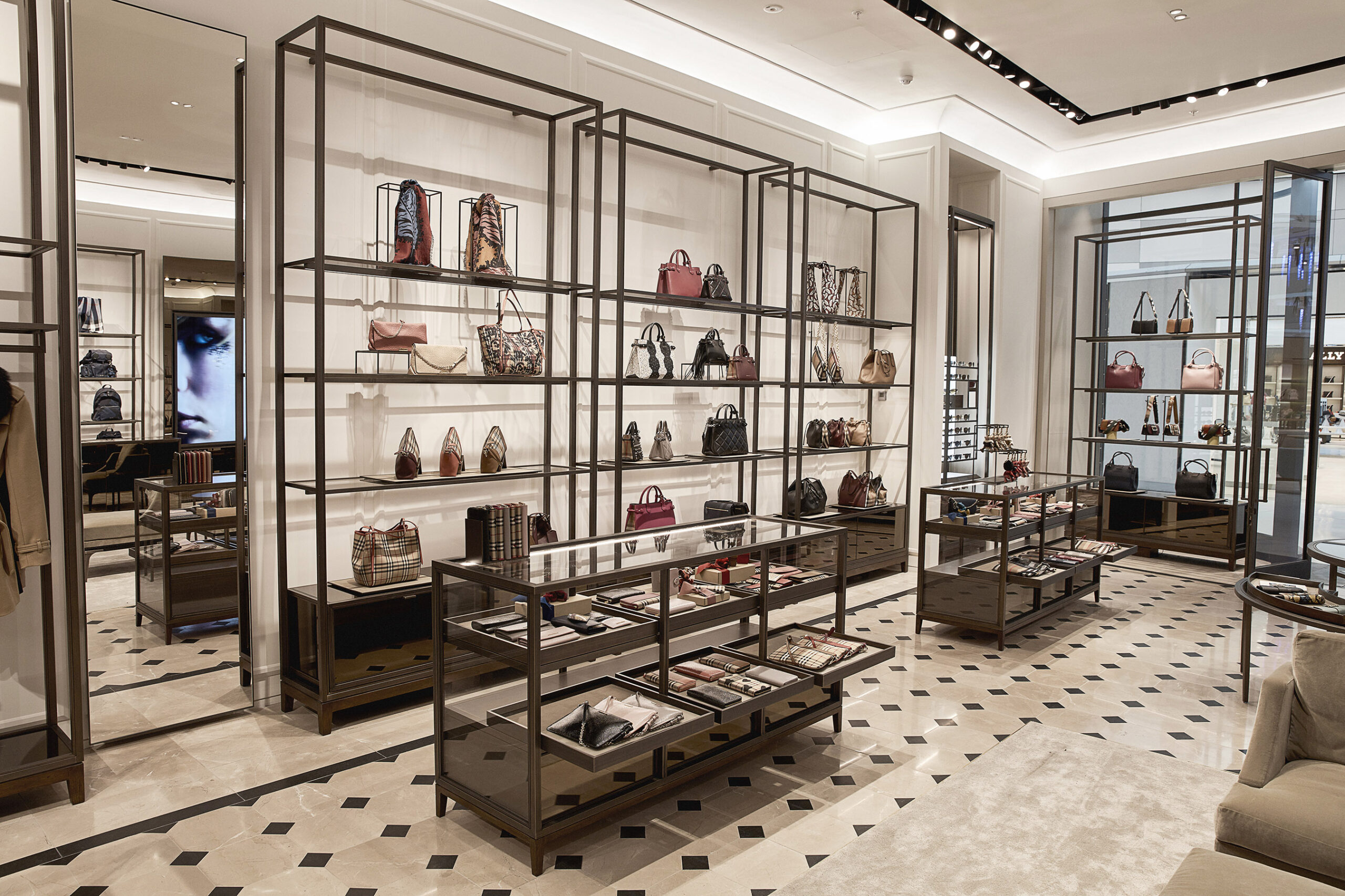 Burberry at Sydney Airport T1 International terminal interior1