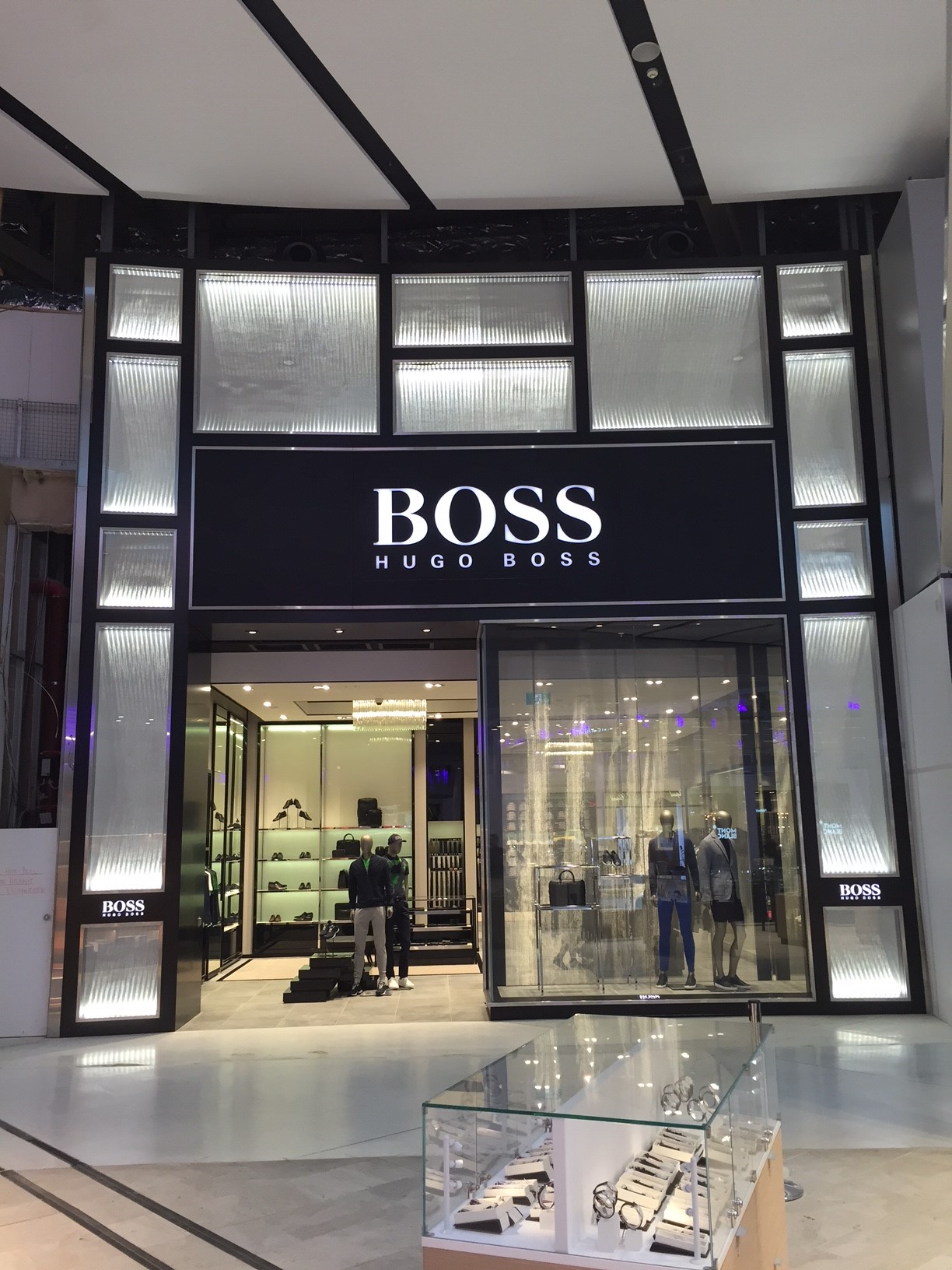 Menswear milestone Hugo Boss opens 200th airport store Moodie Davitt Report