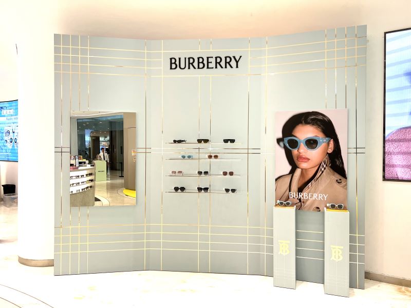 Burberry world outlet connect