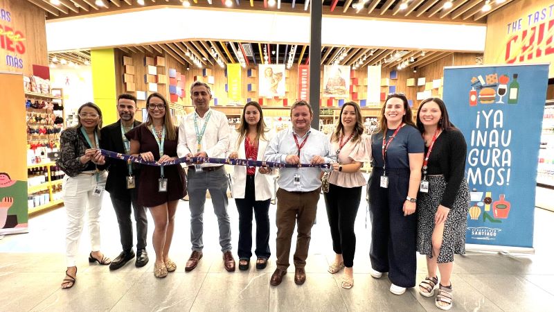 Images of the Day: Santiago Airport and Morpho celebrate store openings ...