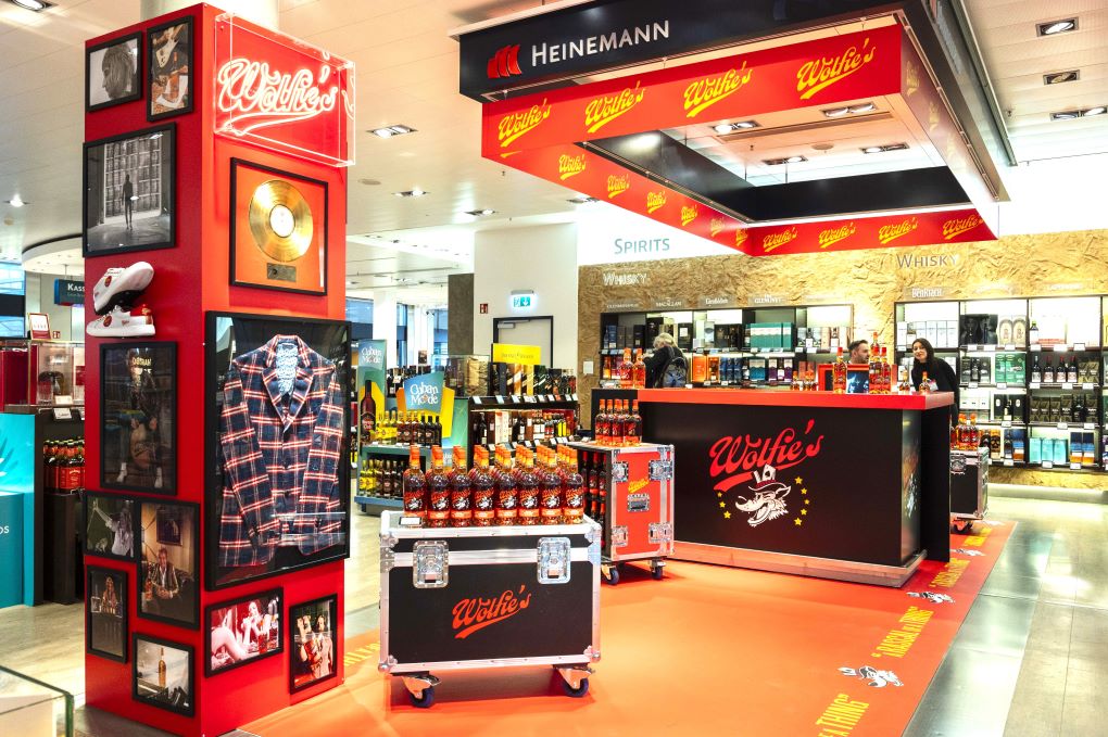 Rod Stewart’s Wolfie’s Whisky rocks out high-profile pop-up at Hamburg Airport with Gebr. Heinemann