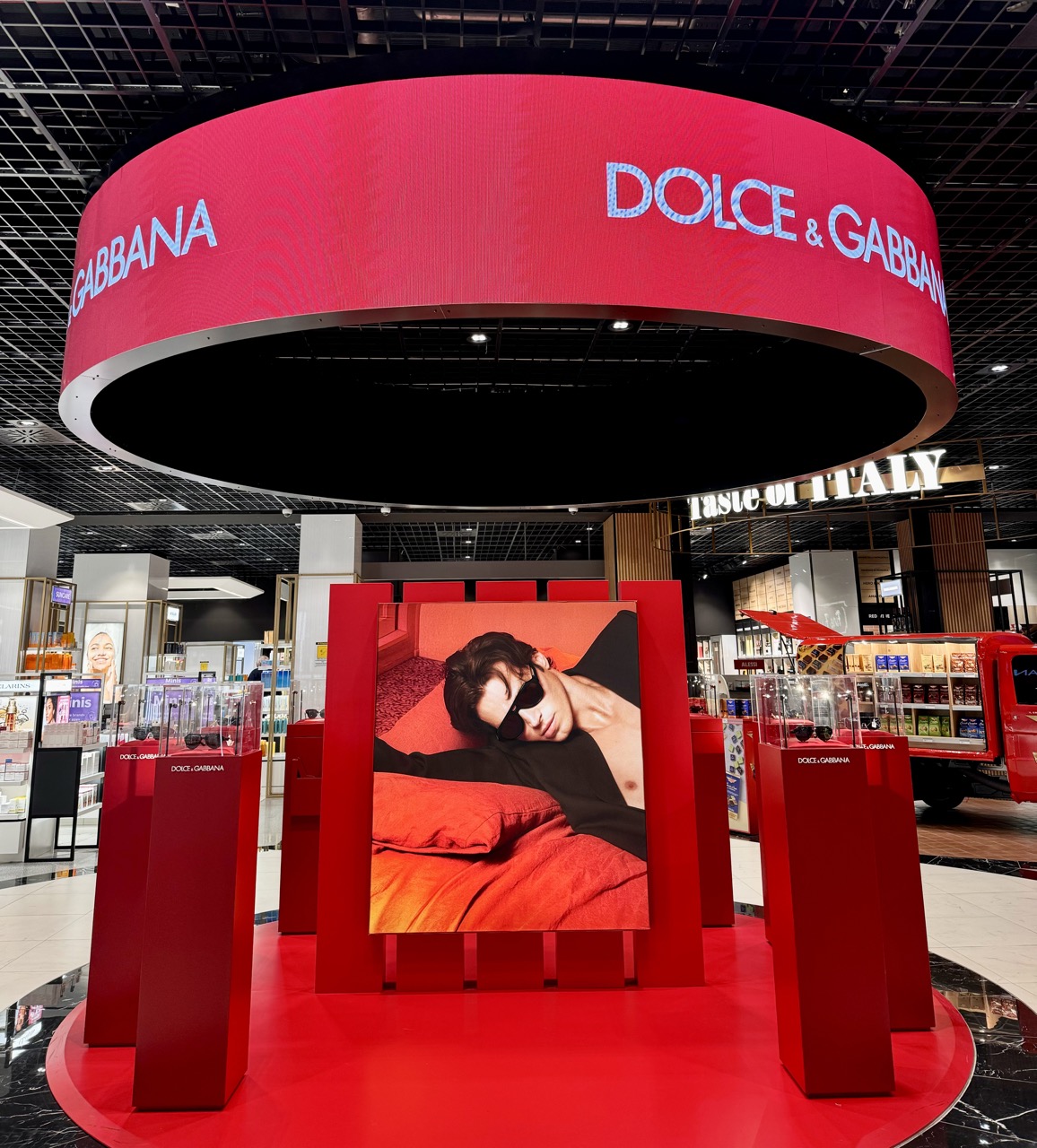 Images of the Day: Seeing red with Dolce & Gabbana at Milan